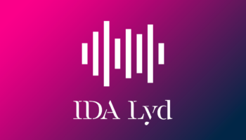 thumbnail for ida lyd - en gradient baggrund fra magenta til mørkeblå og et hvidt lydbølgeikon med tekst, der lyder IDA Lyd, under